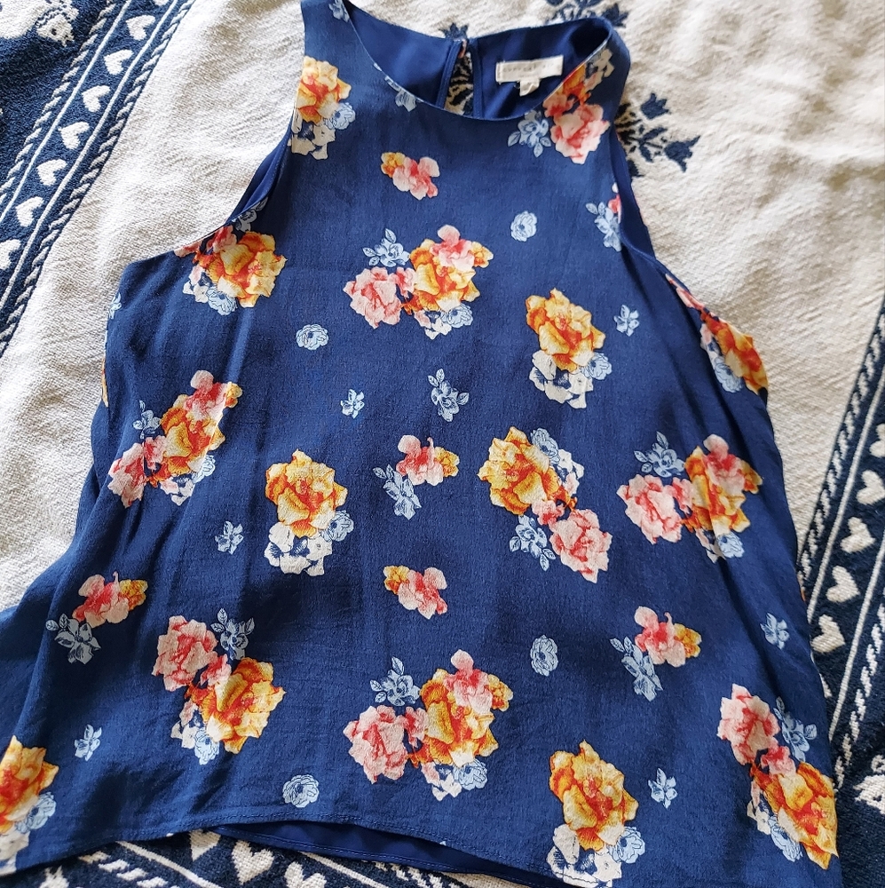 Last Chance! Fun floral top